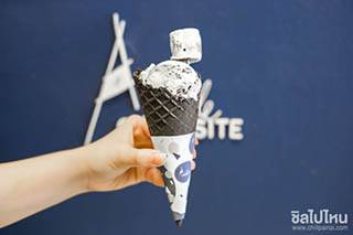 A Little Campsite Boutique Ice Cream Cafe ไปตั้งแคมป์กินไอศกรีมคลายร้อนกลางกรุง