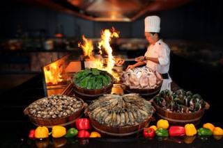 อิ่มอร่อยกับซันเดย์บรันช์สุดเริ่ด พร้อมชมวิวระดับ 5 ดาวที่ Hilton Pattaya