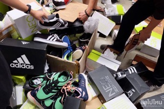 โกดังแตกกับงาน Ware house grand sale up to 90% รองเท้า Adidas ลดเหลือหลักร้อย