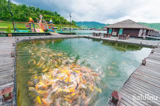 รักษ์น้ำรีสอร์ท สุดยอดที่พักวิวสวยสุดๆ บนเขื่อนศรีนครินทร์ บรรยากาศชิลไม่แพ้มัลดีฟส์