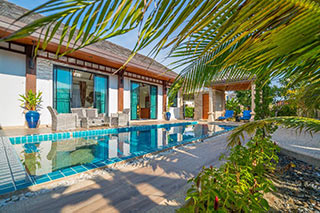 พักผ่อนแบบ VIP ที่ ราไวย์ วีไอพี วิลล่า บ้านพักพูลวิลล่าสุดหรูพร้อมสวนน้ำและสวนสนุกเพียง 300 เมตร จากทะเลภูเก็ต